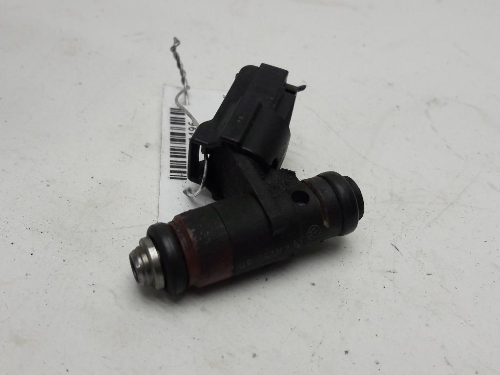 форсунка SEAT Ibiza 3 поколение 2002, 1.4 л., бензин, МКПП, чёрный, хетчбэк 3 дв., 036906031L - фото №1