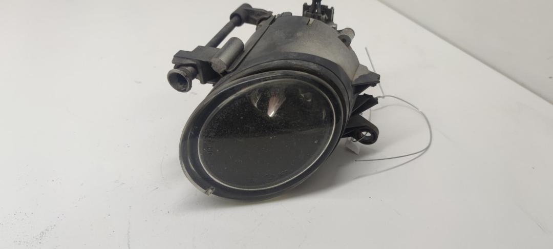 фара противотуманная левая Audi A4 B6 2003, 2.5 л., дизель, АКПП, серый, универсал, 8E0941700B