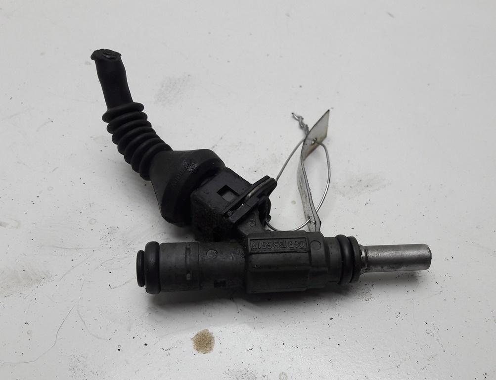форсунка Volkswagen Passat B5 1999, 1.8 л., бензин, МКПП, синий, универсал, 06B133551D