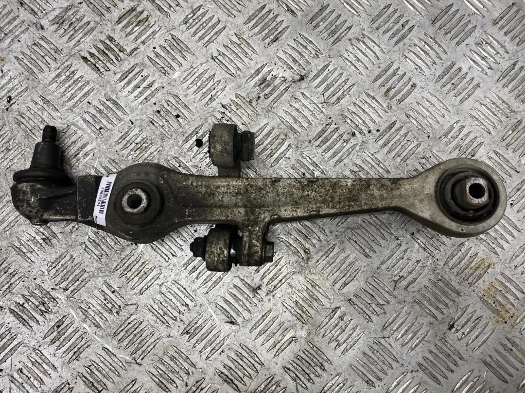 рычаг передний правый Audi A4 B5 1997, 1.8 л., бензин, МКПП, чёрный, седан