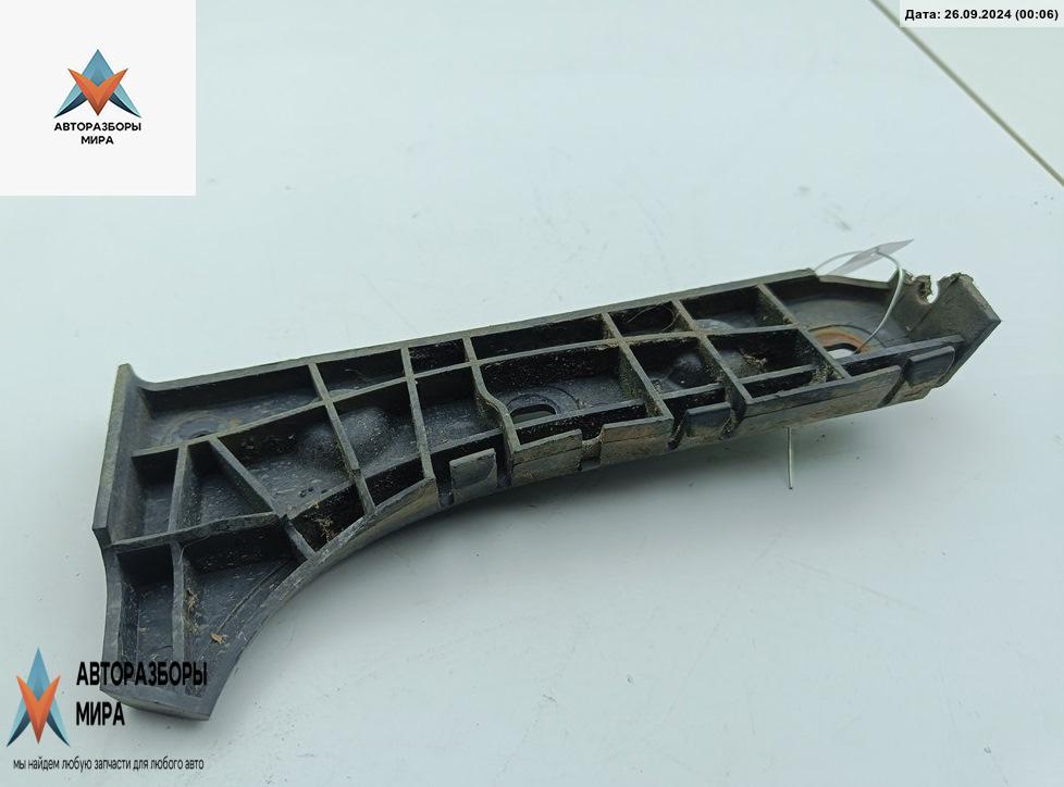 кронштейн переднего бампера Audi A6 4B/C5 1998, 2.4 л., бензин, АКПП, синий, универсал, 4B0807284B - фото №1