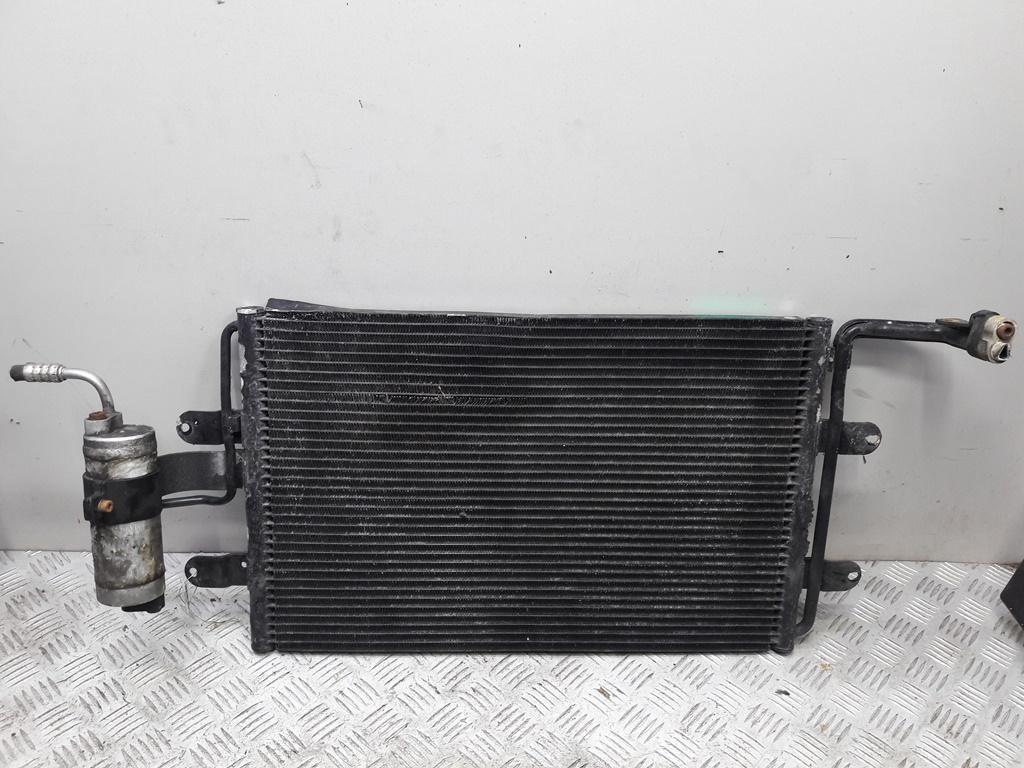 радиатор кондиционера Volkswagen Golf 4 поколение 2003, 1.9 л., дизель, МКПП, серый, универсал, 1J0820411L - фото №1