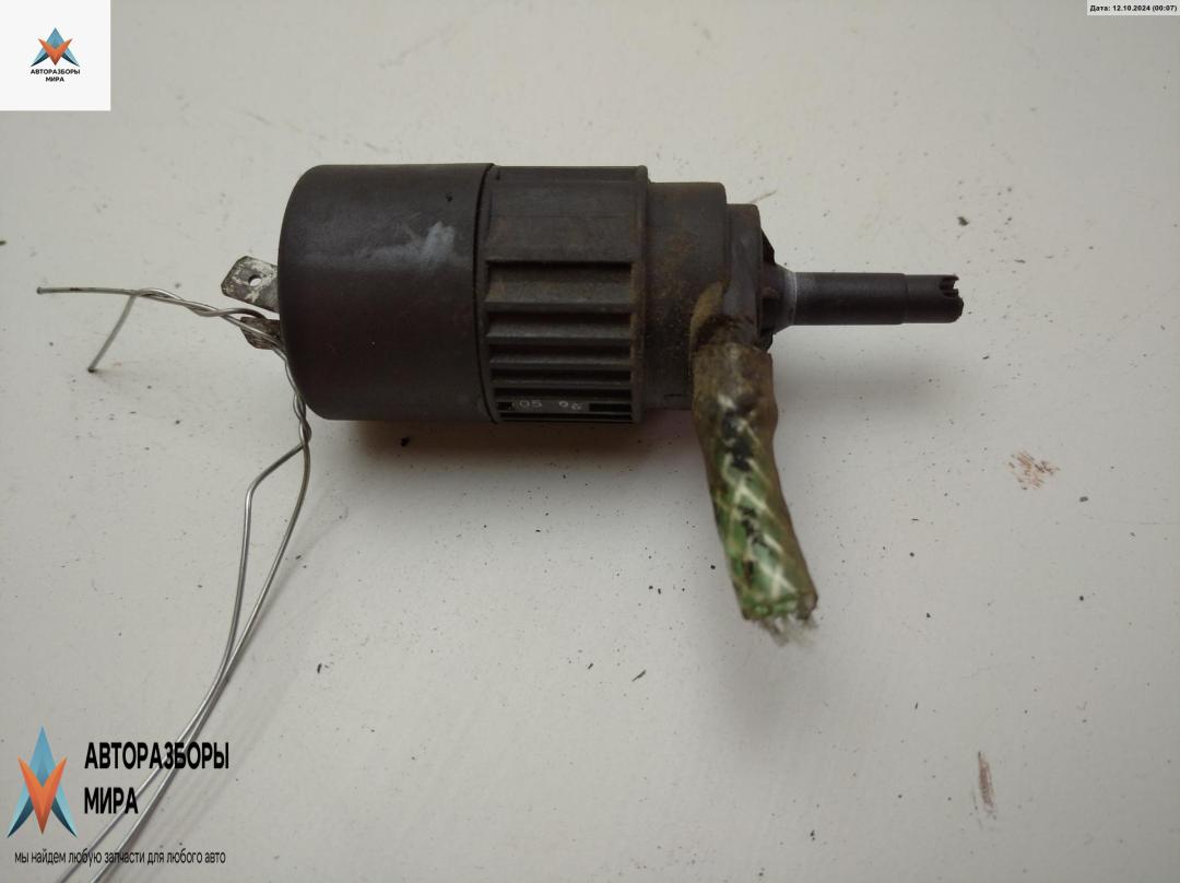 насос (моторчик) омывателя стекла Mercedes-Benz Vito-1 W638 1998, жёлтый, микроавтобус - фото №1