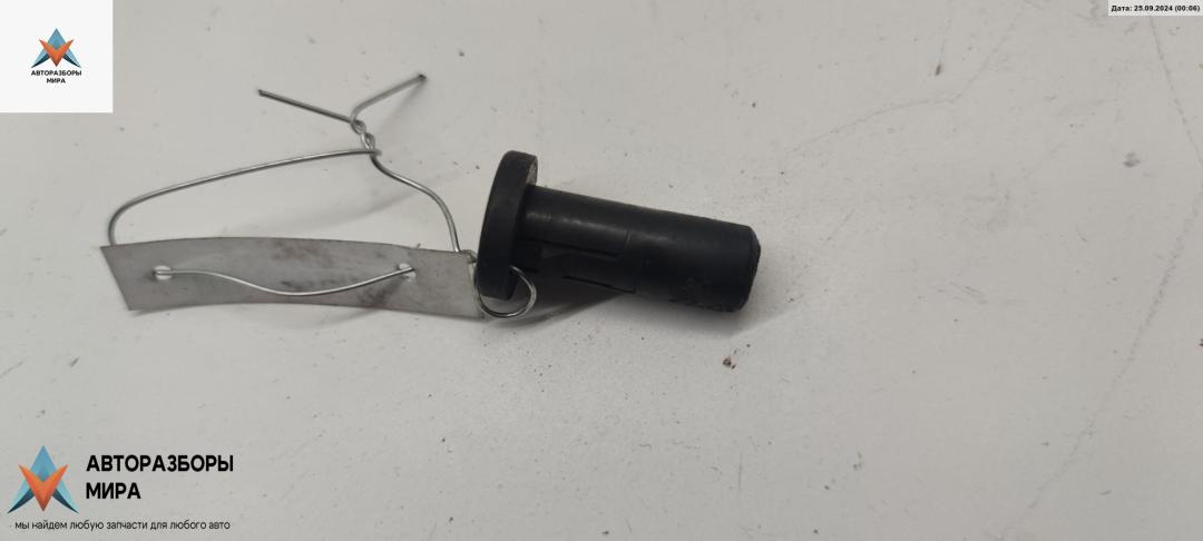 кронштейн радиатора Audi A6 4B/C5 1999, 2.4 л., бензин, АКПП, серый, универсал, 8D0121200 - фото №1