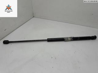 амортизатор крышки багажника (3-5 двери) Volkswagen Golf 3 поколение 1996, 1.4 л., бензин, МКПП, белый, хетчбэк 5 дв., 1H6827550A