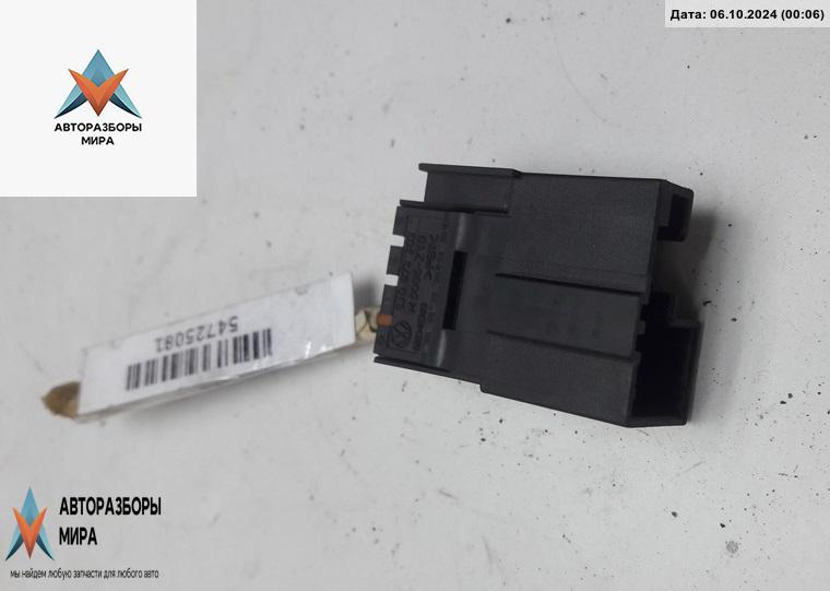 разъем (фишка) проводки Skoda Octavia mk1 (A4 1U) 2000, 1.6 л., бензин, МКПП, красный, хетчбэк 5 дв., 1J0973303 - фото №1