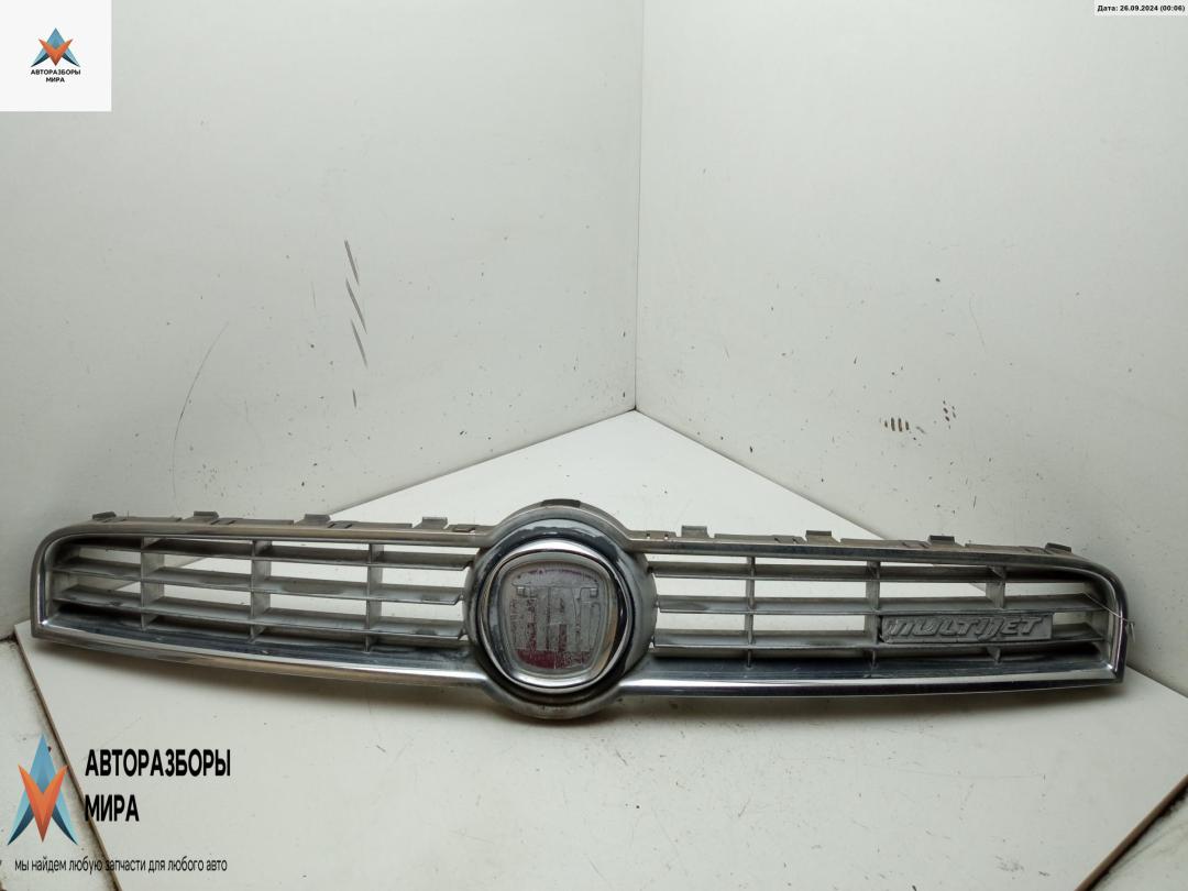 решетка радиатора Fiat Bravo 2 поколение 2008, чёрный, хетчбэк 5 дв., 735414652 - фото №1