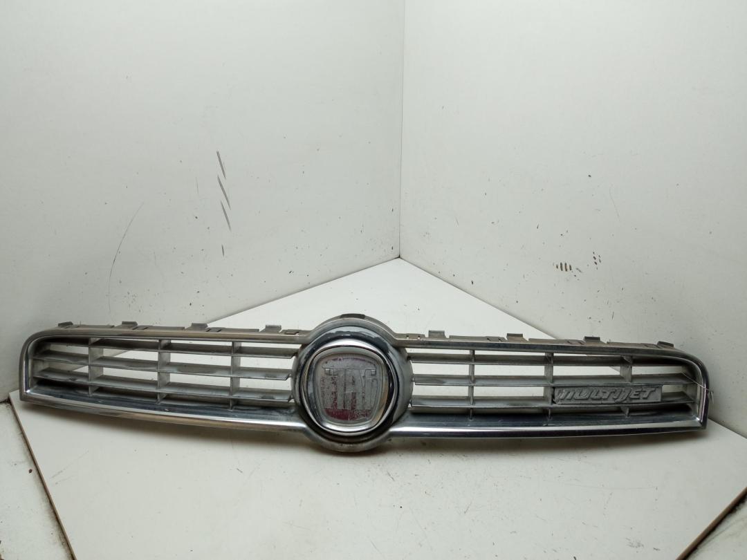 решетка радиатора Fiat Bravo 2008, чёрный, хетчбэк 5 дв., 735414652