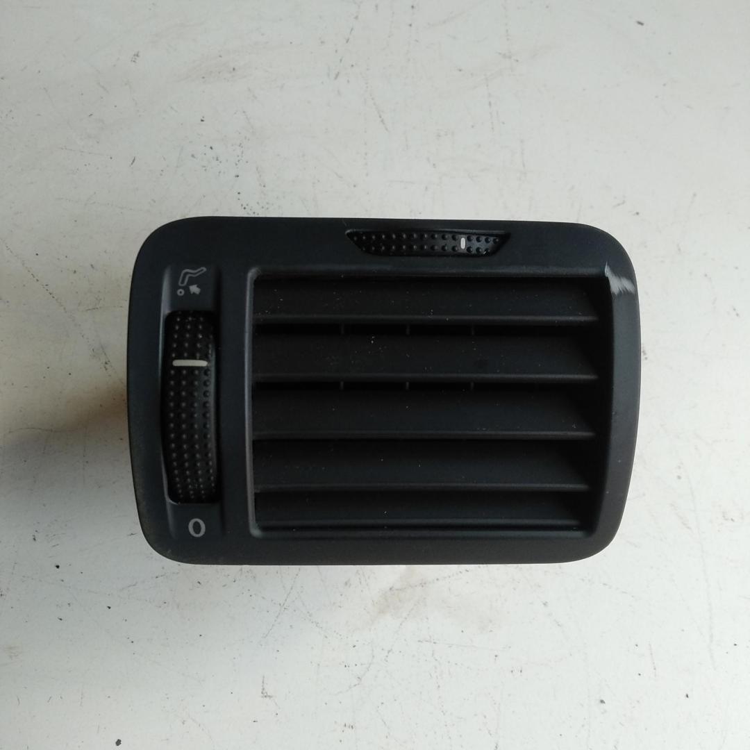 дефлектор обдува салона Volkswagen Passat B5+ (GP) 2003, 1.9 л., дизель, МКПП, серый, универсал, 3B0819703D