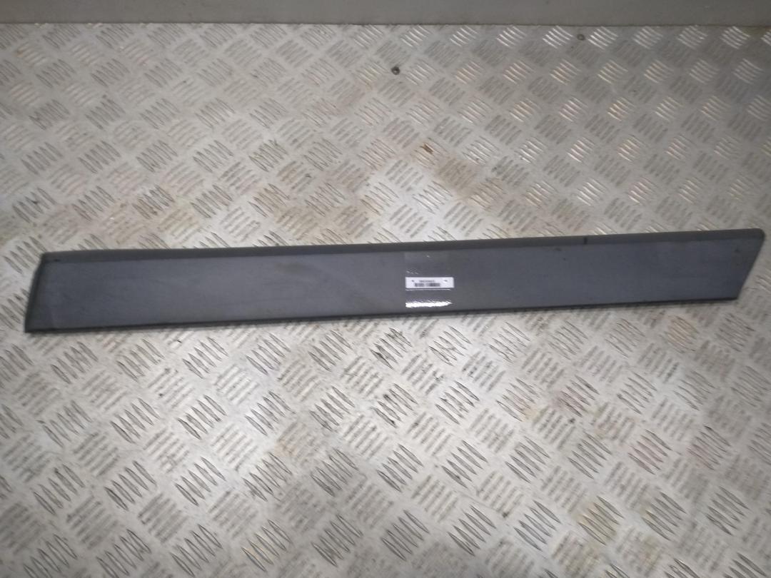 молдинг двери задней левой Volkswagen Passat B3 1990, 1.8 л., бензин, МКПП, серый, седан, 357853753