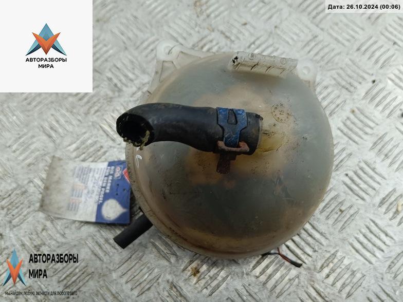 бачок расширительный Volkswagen Golf 3 поколение 1994, 1.4 л., бензин - фото №1