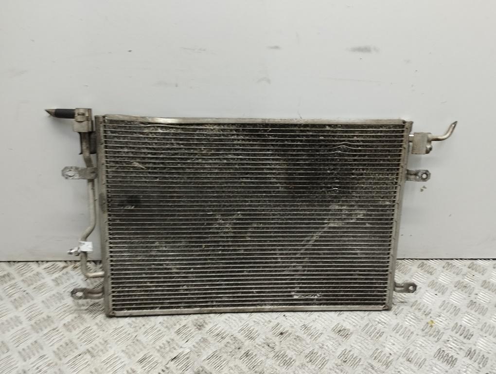 радиатор кондиционера Audi A4 B6 2003, 3.0 л., бензин, МКПП, синий, универсал, 8E0260401D