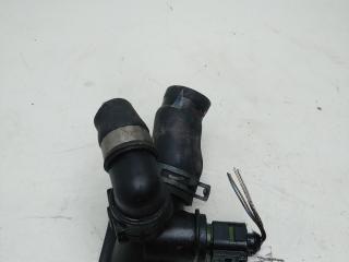 фланец (тройник) системы охлаждения Volkswagen Passat B5 [рестайлинг] 2000, 1.6 л., бензин, МКПП, серый, универсал, 06B121133A