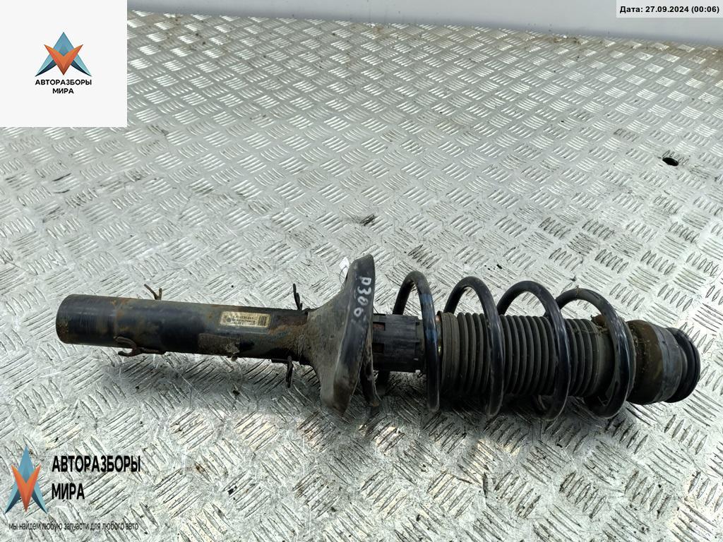 стойка передняя Volkswagen Golf 4 поколение 2002, 1.6 л., бензин, МКПП, чёрный, хетчбэк 5 дв. - фото №1