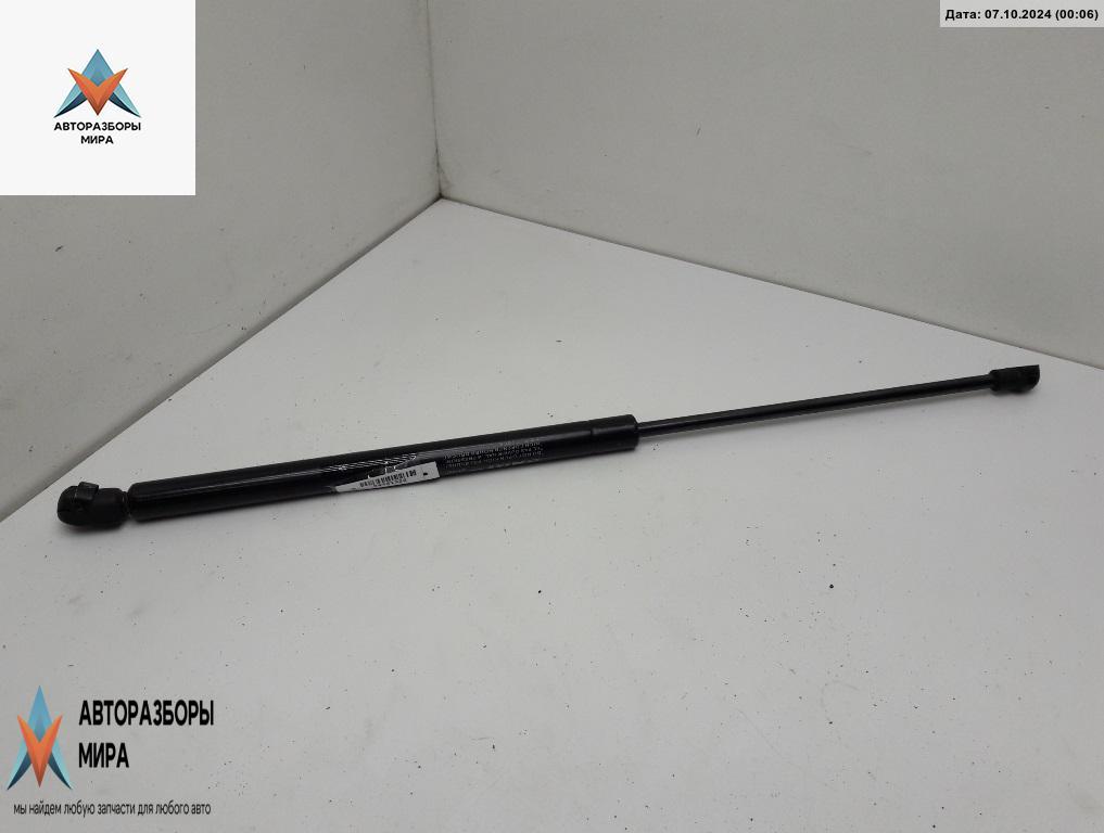 амортизатор крышки багажника (3-5 двери) Volkswagen Passat B5 1998, 1.8 л., бензин, МКПП, серый, универсал, 1J6827550 - фото №1