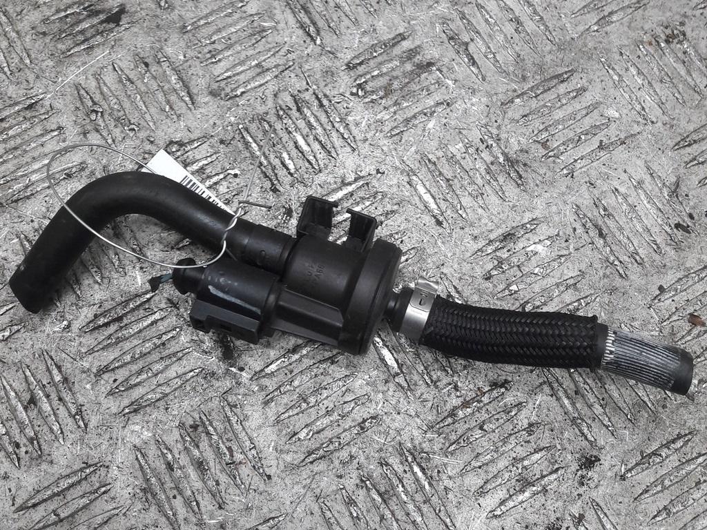 клапан вакуумного управления Volkswagen Jetta 5 поколение 2005, 2.5 л., бензин, АКПП, синий, седан - фото №1