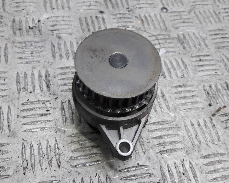 насос антифриза дополнительный Volkswagen Golf 4 поколение 2002, 1.6 л., бензин, МКПП, серый, хетчбэк 5 дв., AZD - фото №1