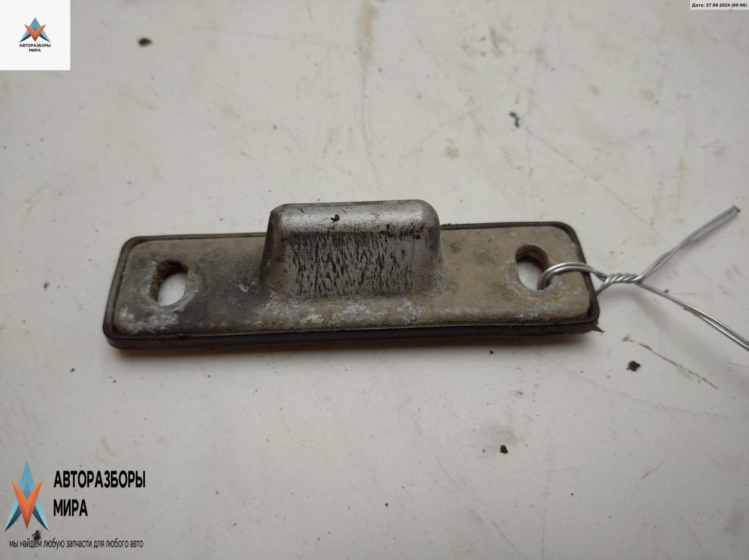 ответная часть (скоба) замка двери Mercedes-Benz Vito-1 W638 1999, 2.2 л., дизель, МКПП, красный, микроавтобус - фото №1