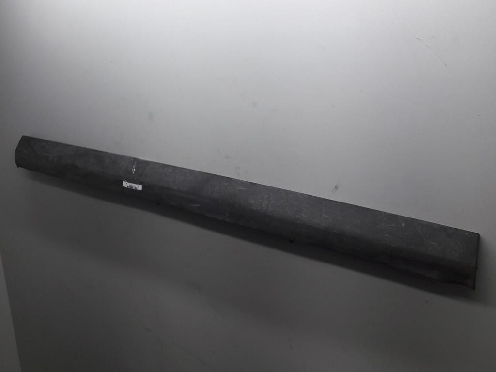 молдинг двери передней левой Volkswagen Passat B5+ (GP) 2001, 1.9 л., дизель, МКПП, серый, универсал, 3B0854939B