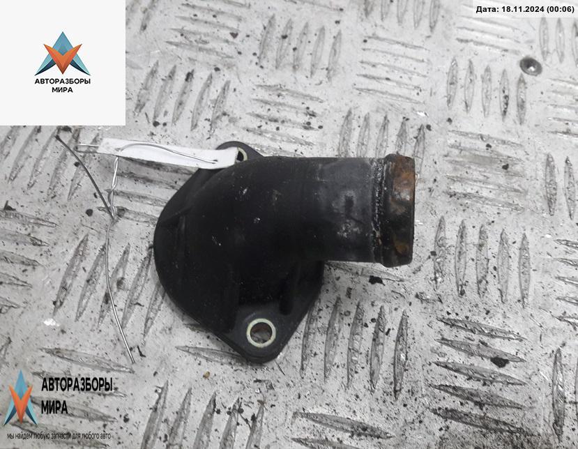 корпус термостата Volkswagen Passat B5 1998, 1.8 л., бензин, АКПП, синий, седан - фото №1