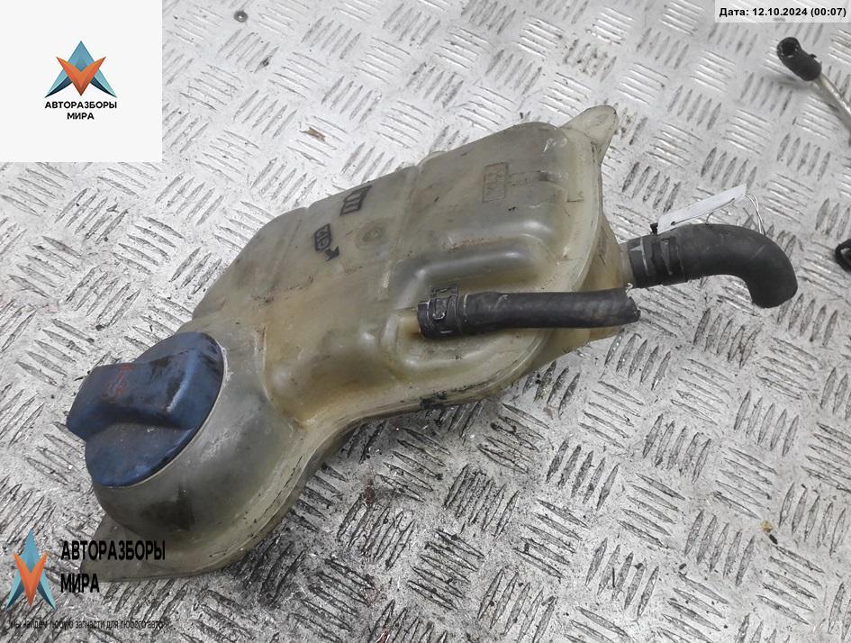 бачок расширительный Volkswagen Passat B5 1999, 1.9 л., дизель, 8D0121403L - фото №1