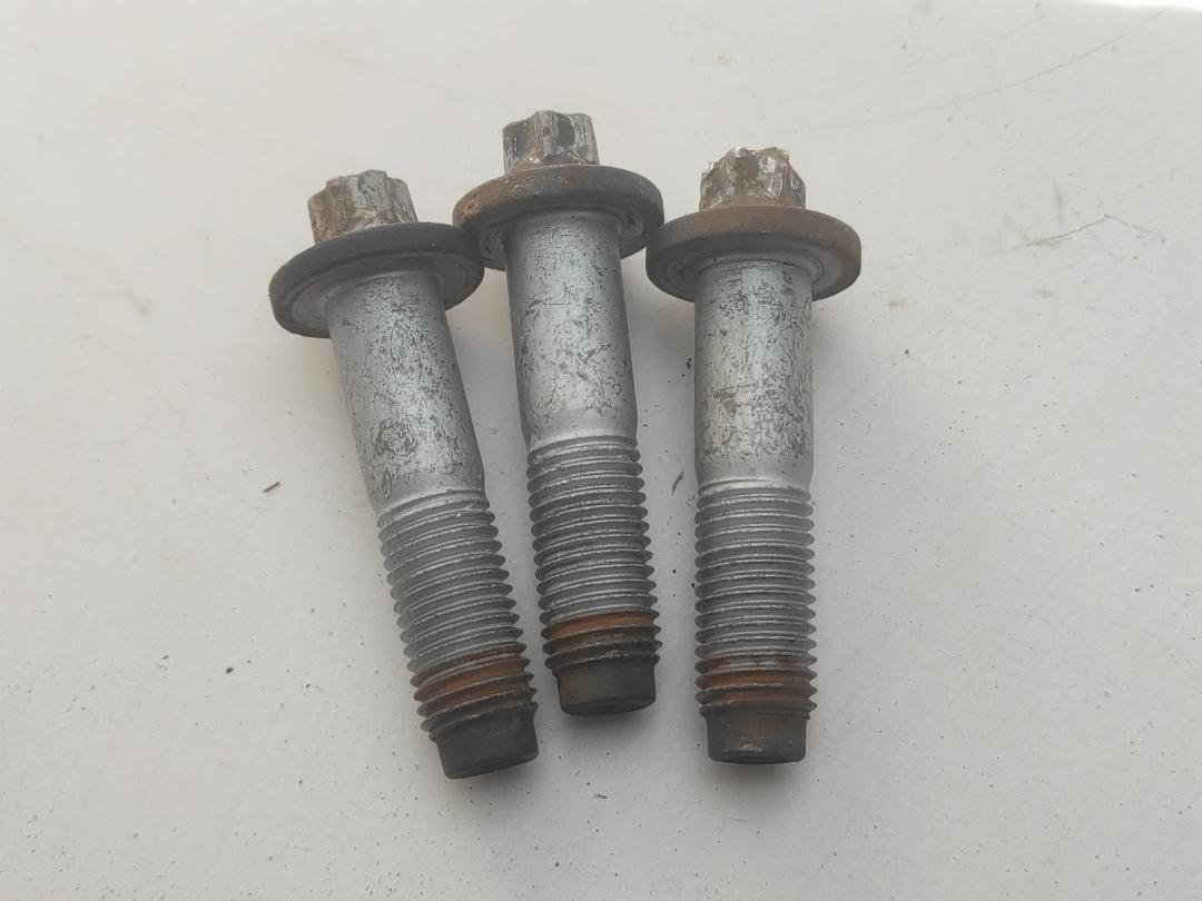 Болт крепления BMW 3 серия F30/F31/F34 2013, 2.0 л., дизель, АКПП, чёрный, седан - фото №1