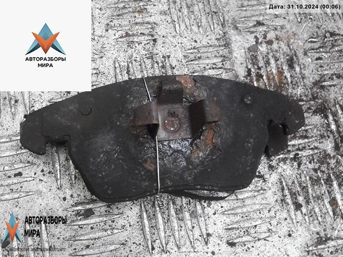 Колодки тормозные передние Volkswagen Touran 1 поколение 2005, 1.9 л., дизель, МКПП, чёрный, минивэн - фото №1