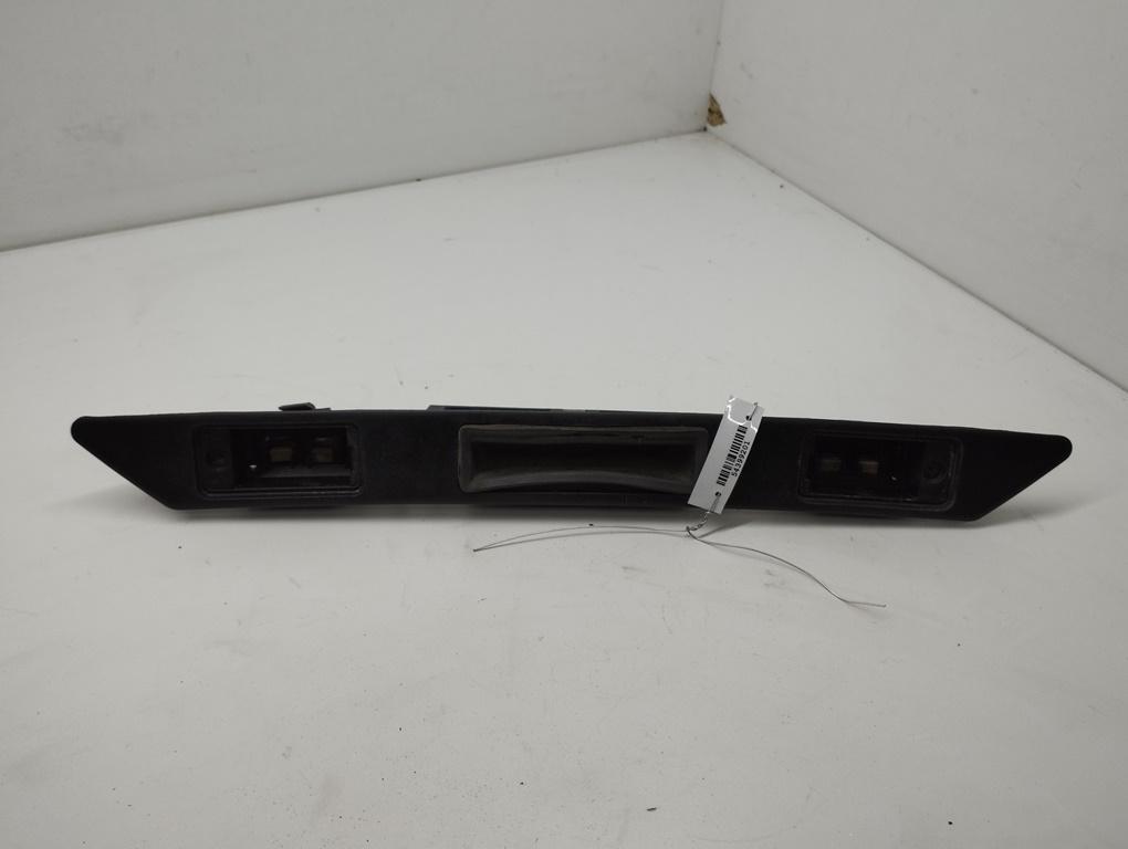накладка подсветки номера Audi A6 C6 2005, 2.0 л., TFSI, бензин, МКПП, чёрный, универсал, 8P4827574