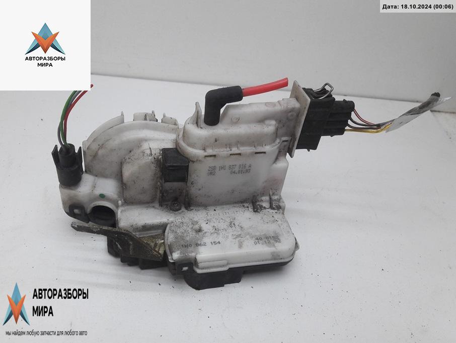 замок двери передней правой Volkswagen Golf 3 поколение 1993, 1.6 л., бензин, МКПП, синий, хетчбэк 5 дв. - фото №1