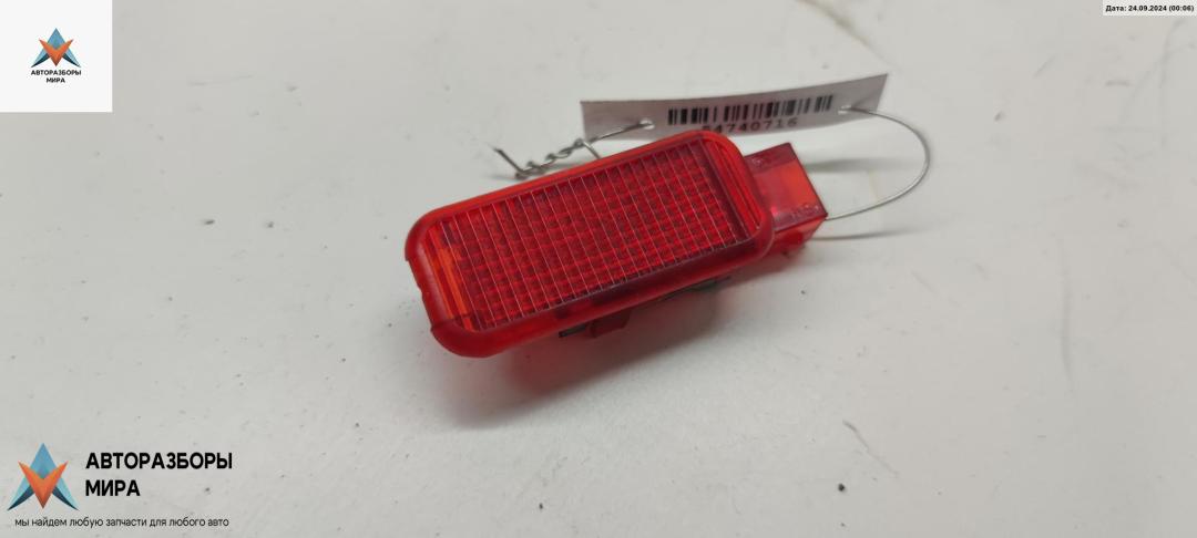 фонарь салона (плафон) Audi A6 4B/C5 2000, 2.5 л., дизель, АКПП, чёрный, универсал, 4B0847411 - фото №1