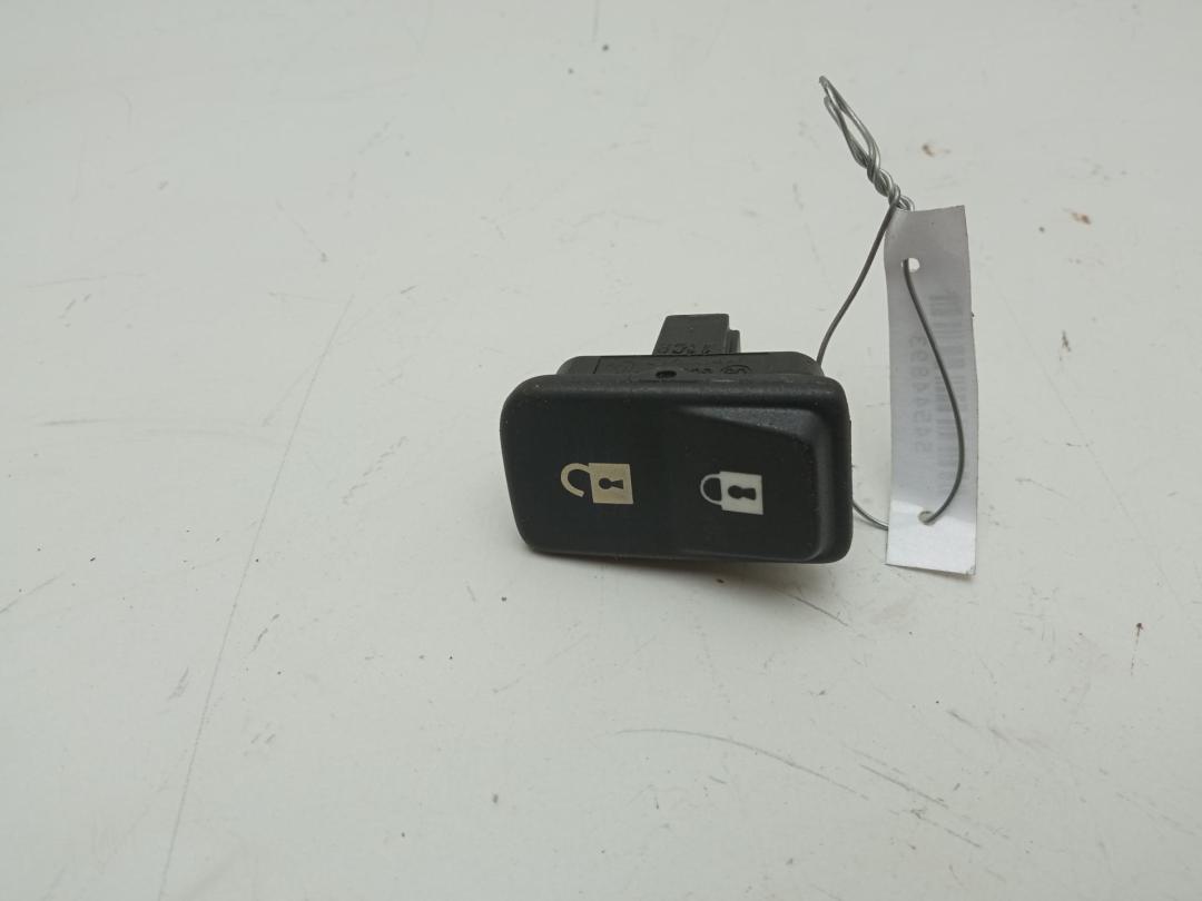 кнопка центрального замка Volvo S40 / V50 2007, 1.6 л., дизель, МКПП, чёрный, седан, 0665832