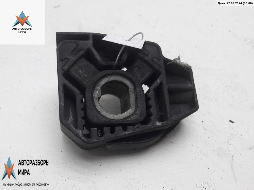 кронштейн радиатора Volkswagen Golf 4 поколение 1999, 1.6 л., бензин, МКПП, синий, хетчбэк 5 дв., 1J0806155 - фото №1