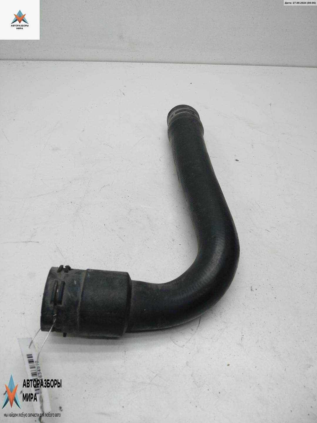 патрубок радиатора Volkswagen Passat B5 1998, 1.8 л., бензин, 8D0121101K - фото №1