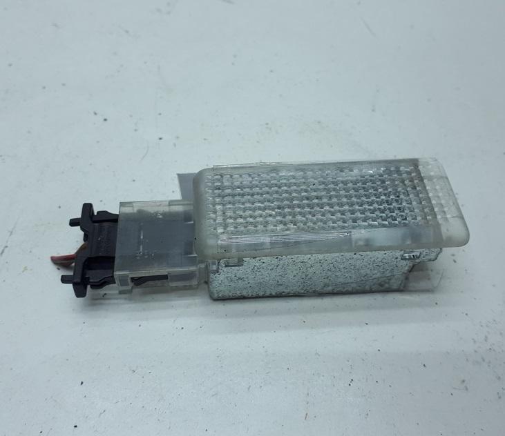 фонарь салона (плафон) Volkswagen Touareg 2003, 4.2 л., бензин, АКПП, синий, внедорожник 5 дв., 7L0947415