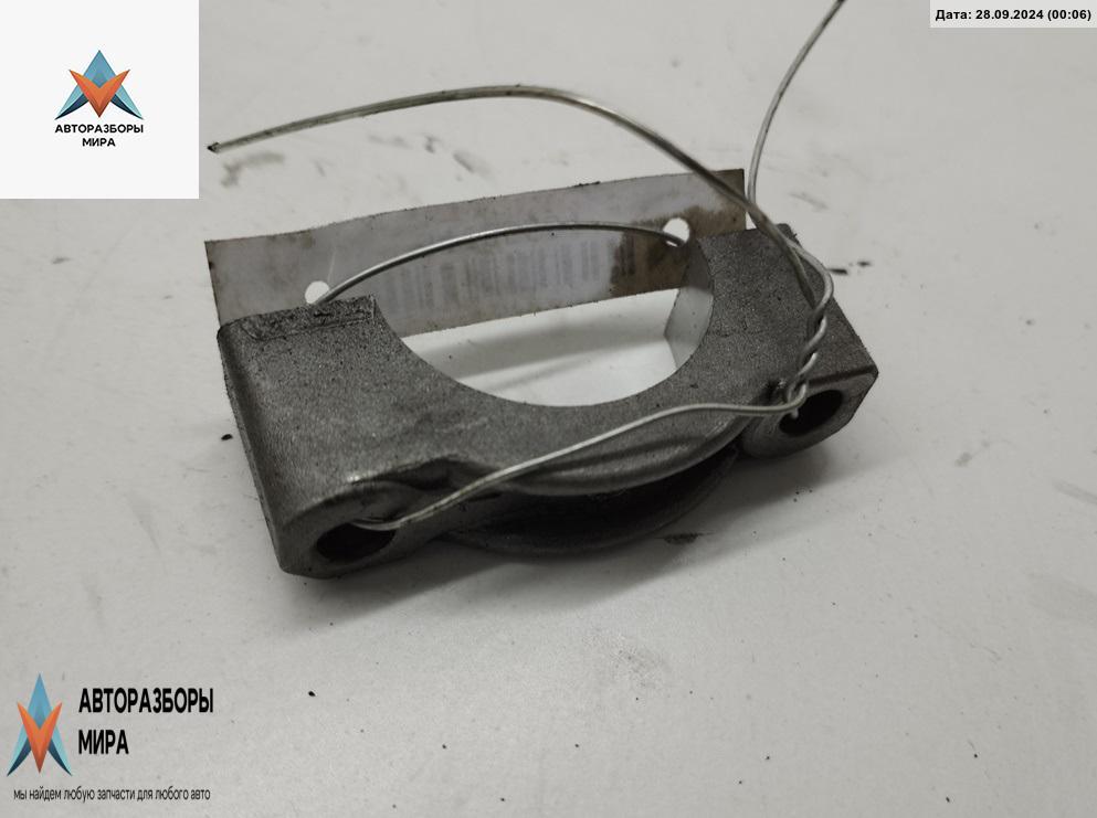 постель распредвала (бугель) Audi A6 4B/C5 2000, 2.5 л., дизель, АКПП, чёрный, универсал, 451B - фото №1