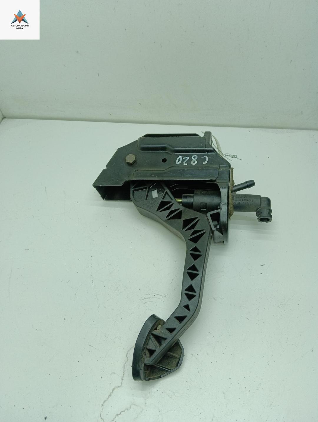 цилиндр сцепления главный Skoda Fabia 1 поколение (6Y) 2003, 1.2 л., бензин, МКПП, синий, хетчбэк 5 дв. - фото №1