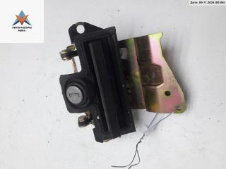 кнопка открытия багажника Skoda Octavia mk1 (A4 1U) 2000, 1.6 л., бензин, МКПП, красный, хетчбэк 5 дв., 1U6827565G