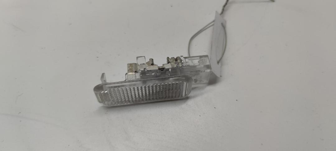 фонарь салона (плафон) Audi A6 C5 2003, 2.5 л., дизель, АКПП, серый, универсал, 4B0947415