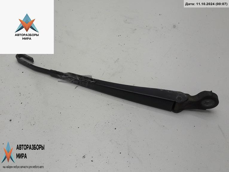 Щеткодержатель (поводок стеклоочистителя) задний Volkswagen Passat B5 1998, 1.6 л., бензин, МКПП, красный, универсал - фото №1