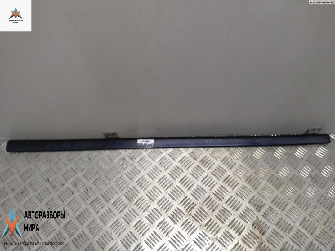 молдинг двери передней правой Audi A4 B6 2001, 2.5 л., дизель, МКПП, чёрный, универсал, 8E0853954 - фото №1