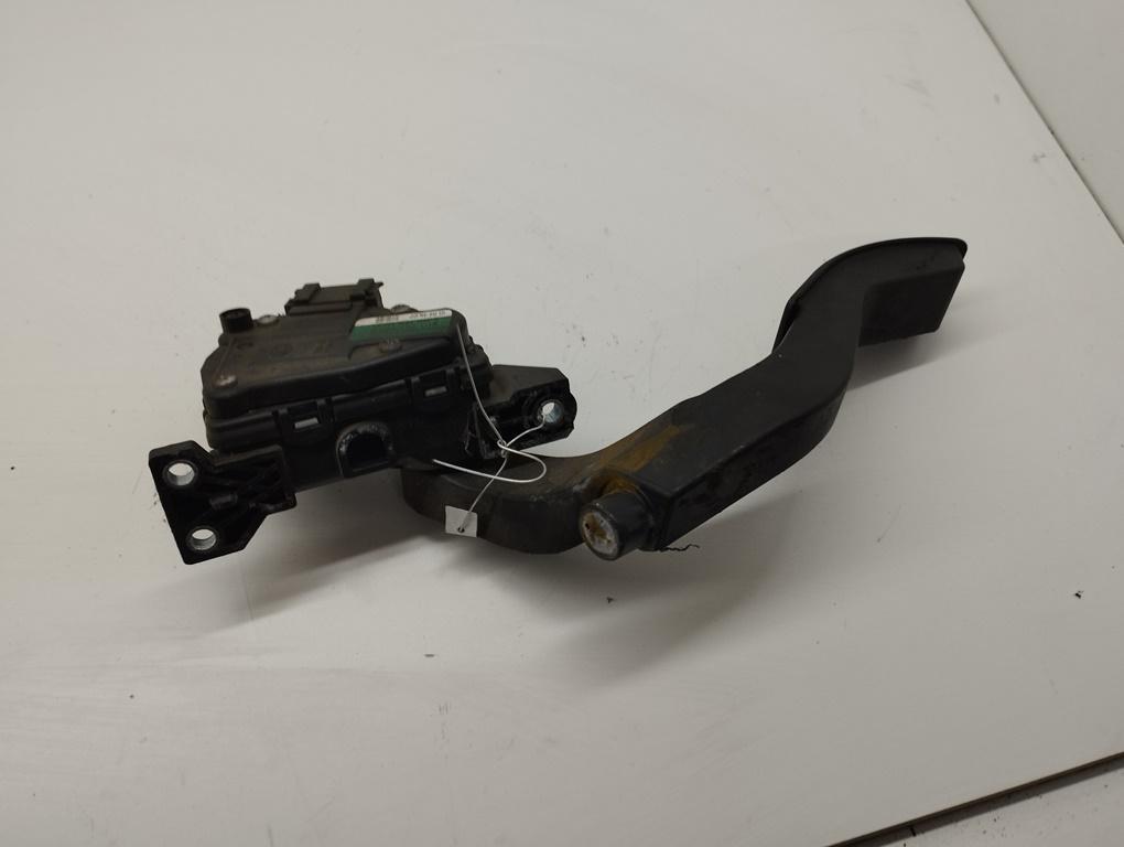 педаль Audi A6 C5 2003, 2.4 л., бензин, МКПП, серый, седан, 8D1721523E
