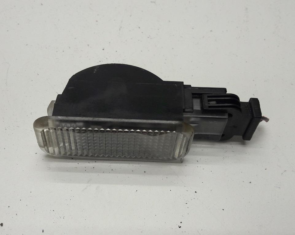 фонарь салона (плафон) Volkswagen Passat B5+ (GP) 2002, 1.9 л., дизель, АКПП, серый, универсал, 3B0947415B