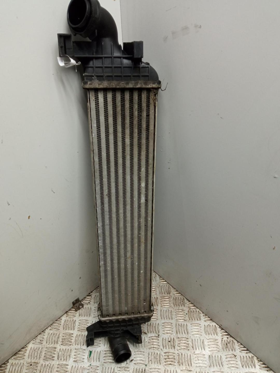 радиатор интеркулера Volvo S40 / V50 2008, 2.0 л., дизель, МКПП, чёрный, универсал, 30680124