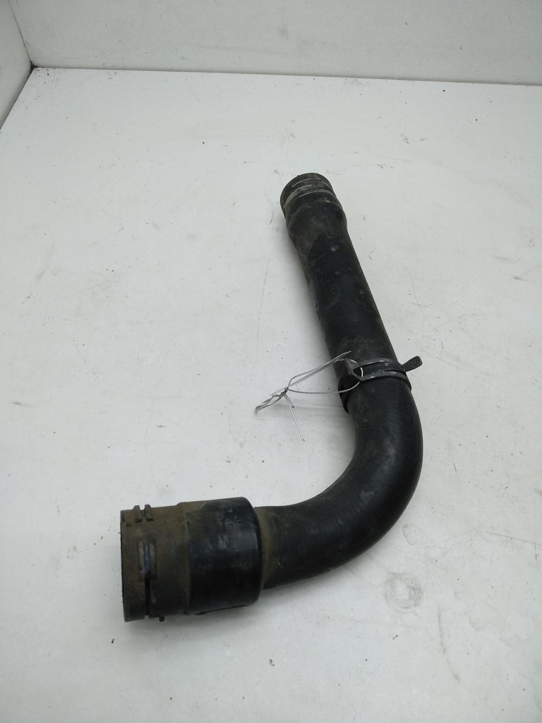 патрубок радиатора Volkswagen Passat B5 1997, 1.6 л., бензин, 8D0121101K