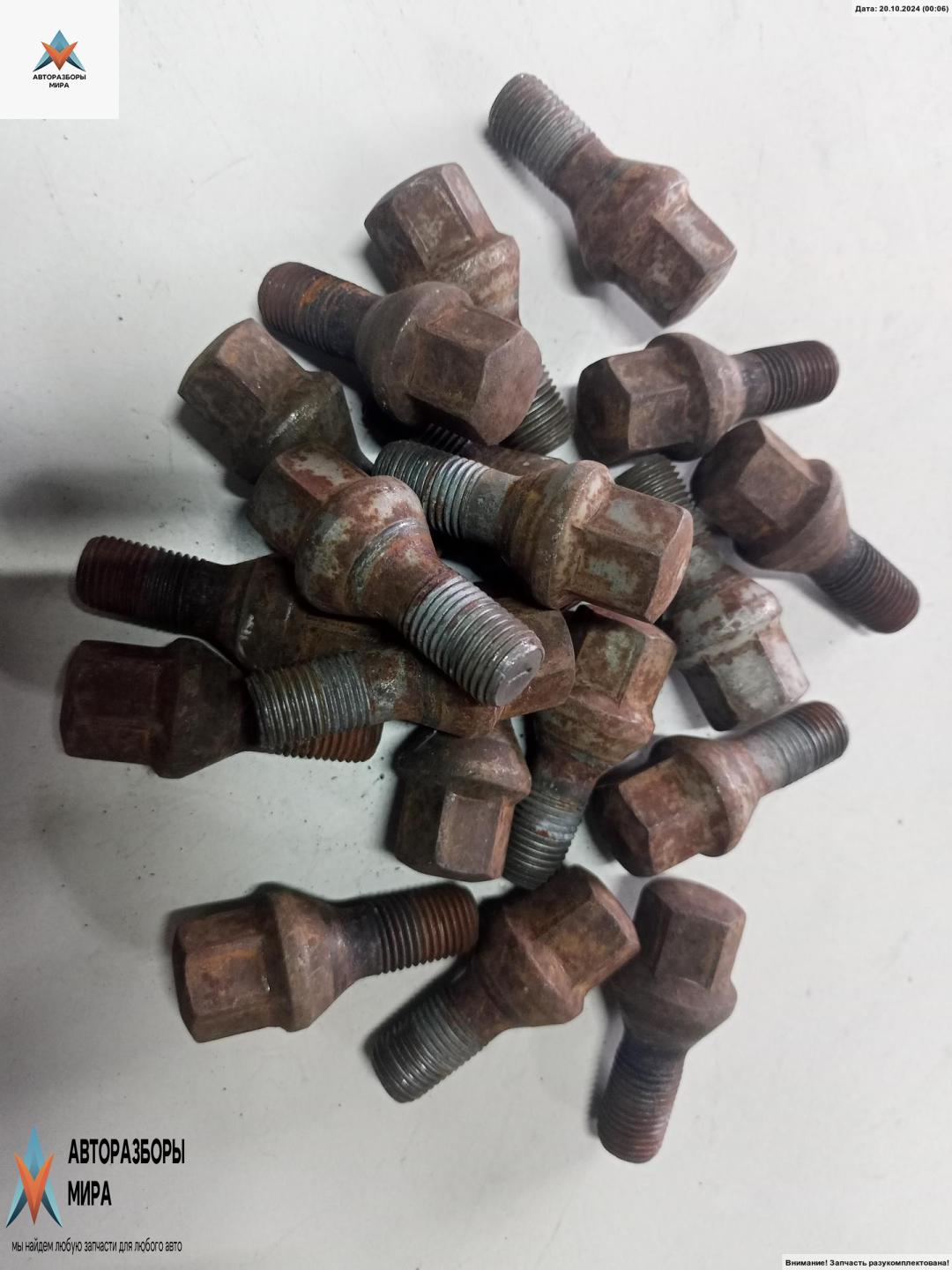 болт колесный Fiat Scudo 1 поколение 2001, 2.0 л., бензин, МКПП, красный, фургон - фото №1