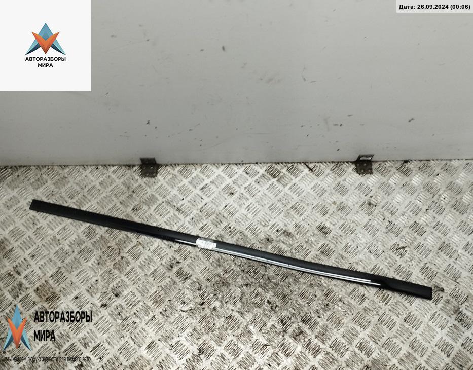 молдинг двери передней левой Audi A6 4B/C5 2000, 2.8 л., бензин, АКПП, чёрный, универсал, 4B0853953A - фото №1