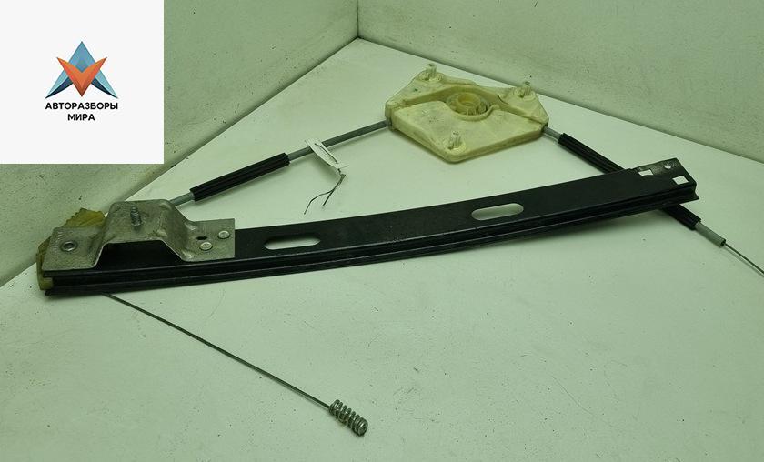 стеклоподъемник электрический задний правый SEAT Leon 3 поколение 2014, 1.2 л., бензин, МКПП, белый, универсал, 5F9839462A - фото №1