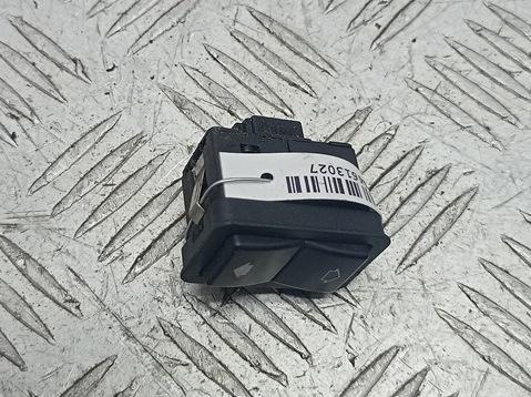кнопка стеклоподъемника переднего правого BMW 5 E39 1999, 2.5 л., бензин, МКПП, серый, универсал, 8368974
