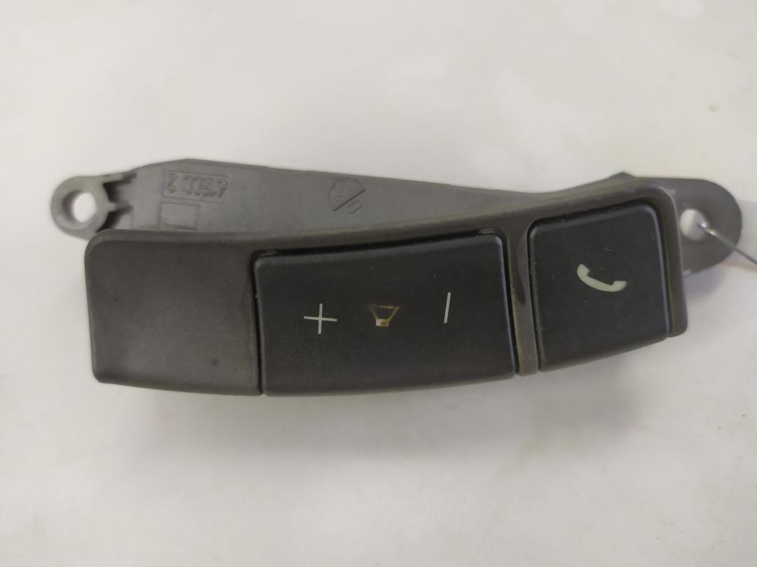 кнопки управления на руле BMW 7 E65/E66 2002, 4.4 л., бензин, АКПП, чёрный, седан, 6911584