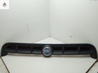 решетка радиатора Fiat Doblo 1 поколение 2002, белый, фургон, 735268388